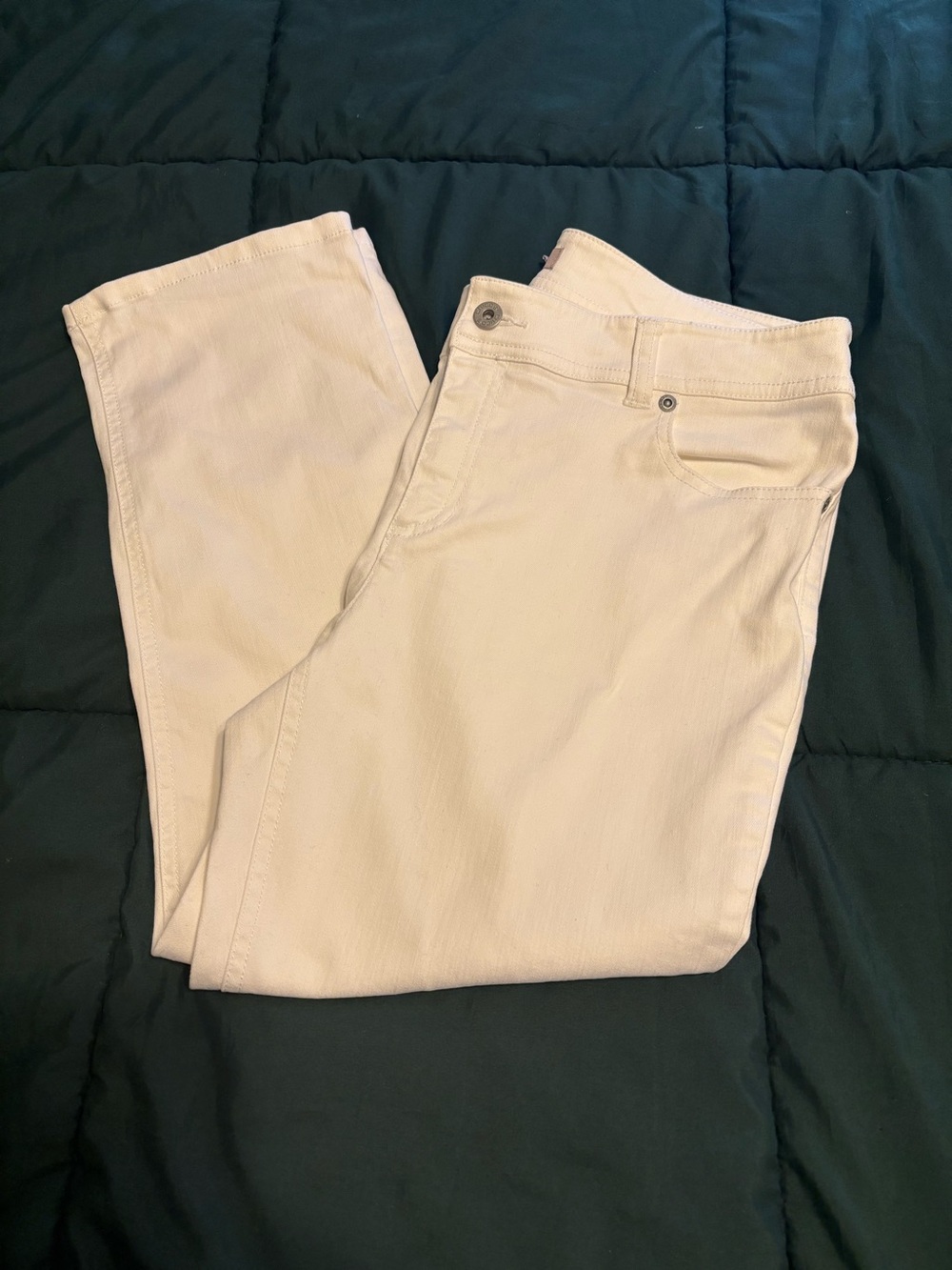 Women’s Chico White Capri/Ankle 98 Percent Cotton Sz10 Pants